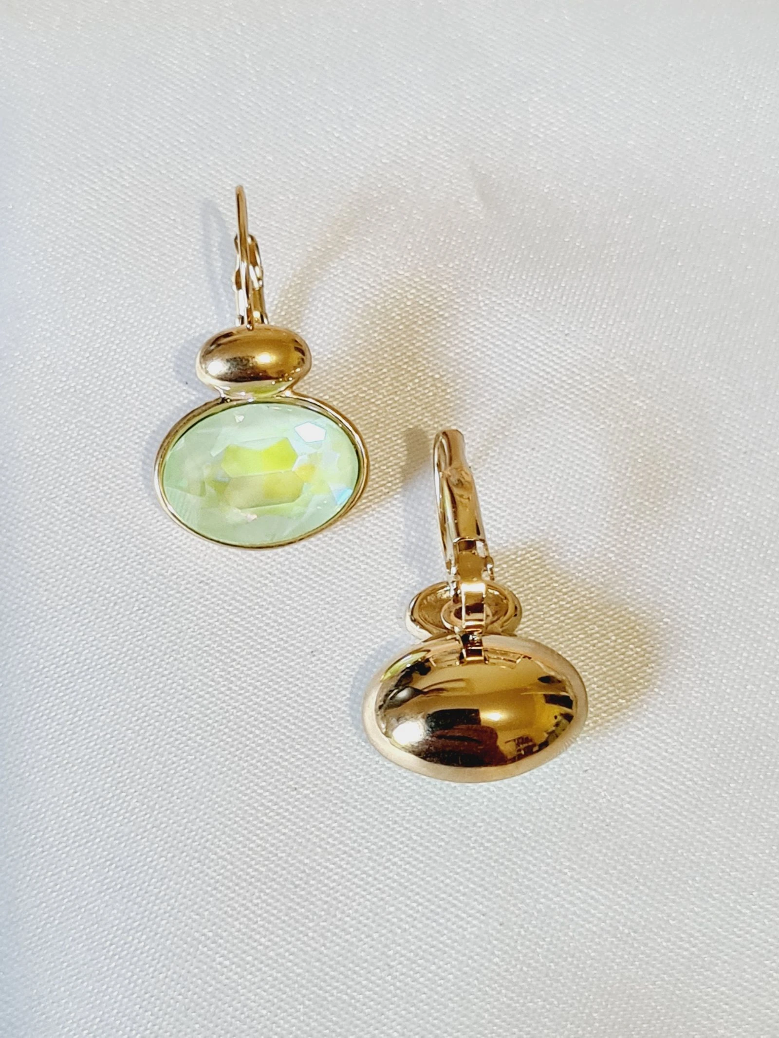 Boucles d'oreilles dorées cristaux verts opale – photo 3